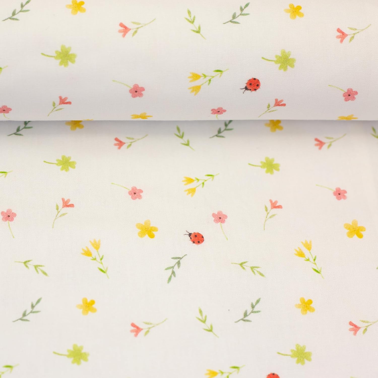 MAGAM-Stoffe Emma Blumen Baumwollstoff ÖKO-TEX Meterware ab 50cm (Marienkäfer)