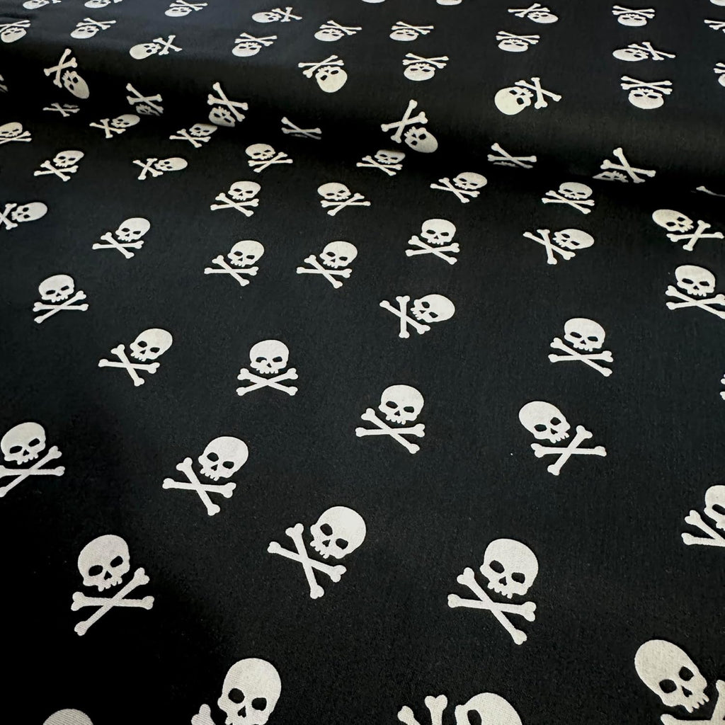 MAGAM-Stoffe Jack Baumwollstoff Popeline Halloween Piraten Skulls Meterware 50cm (Kleine Piraten Totenköpfe)