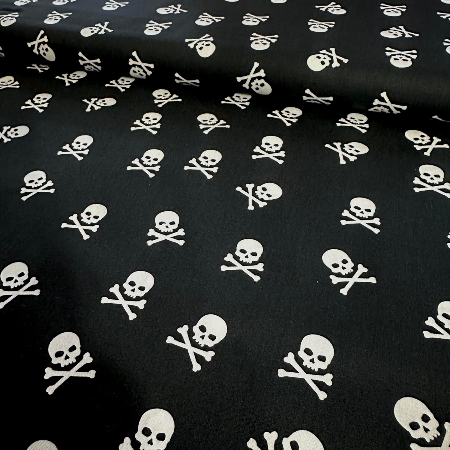 MAGAM-Stoffe Jack Baumwollstoff Popeline Halloween Piraten Skulls Meterware 50cm (Kleine Piraten Totenköpfe)