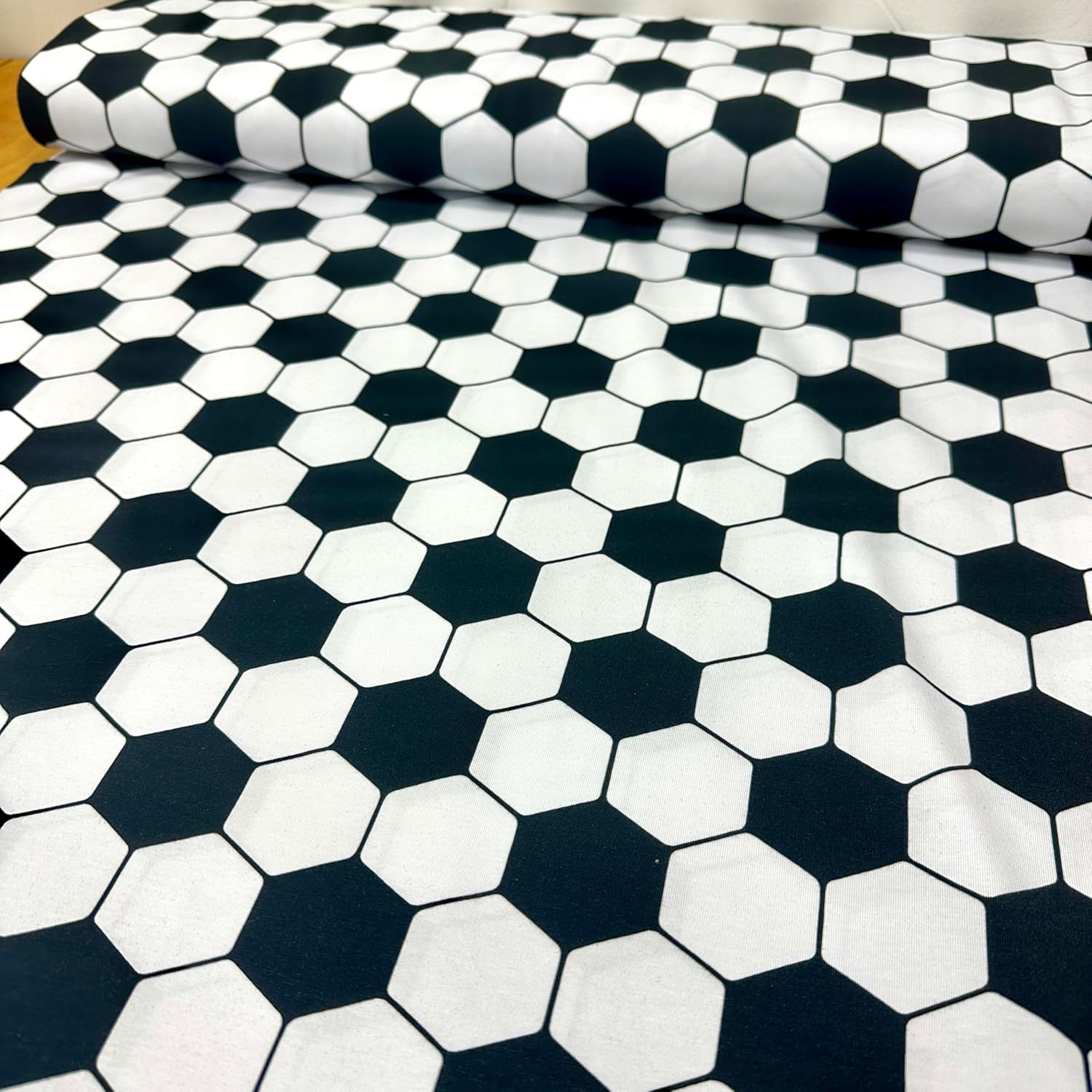 MAGAM-Stoffe Fußball Jersey Kinder Stoff OEKO-TEX Meterware 50cm (Schwarz-Weiß)