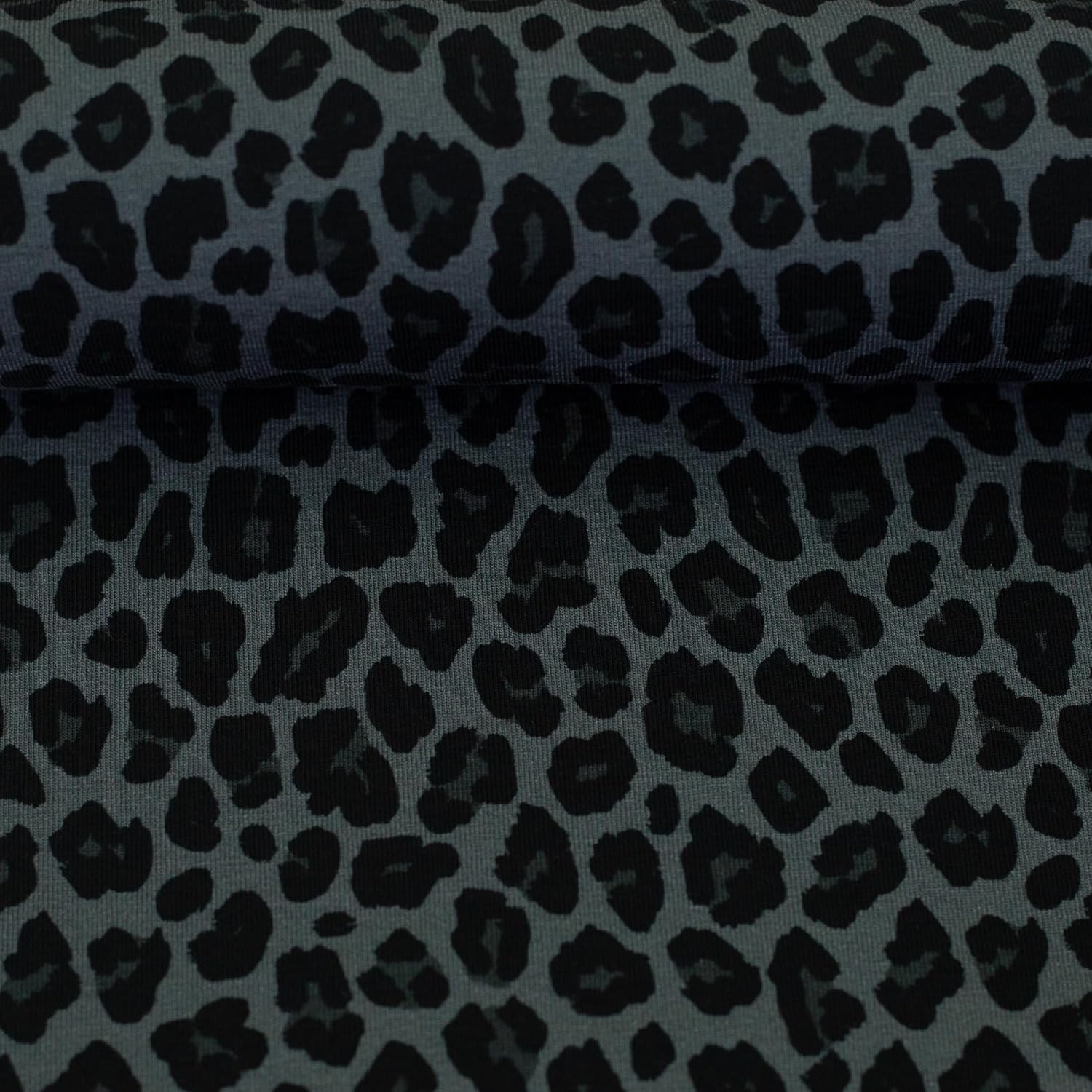 MAGAM-Stoffe Hey Leo Jersey Stoff Leo-Look Leoparden-Muster OEKO-TEX Meterware 50cm (Dunkelgrau)