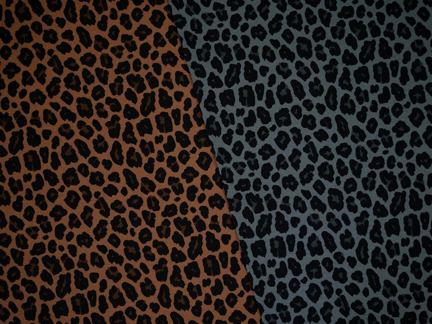 MAGAM-Stoffe Hey Leo Jersey Stoff Leo-Look Leoparden-Muster OEKO-TEX Meterware 50cm (Dunkelgrau)