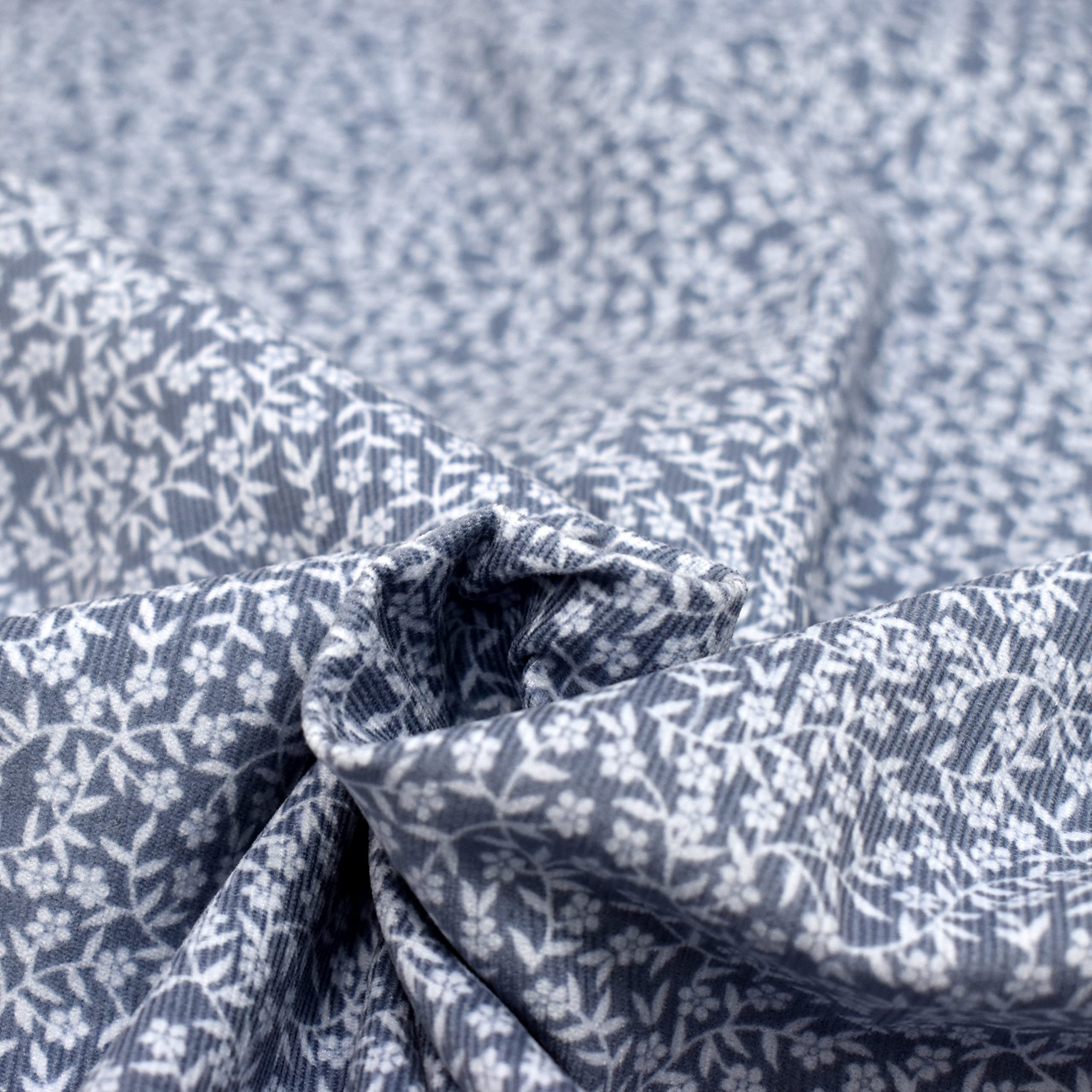 MAGAM-Stoffe Freya Babycord Feincord Stoff 100% Baumwolle Meterware 50cm (Große Blumen jeans)