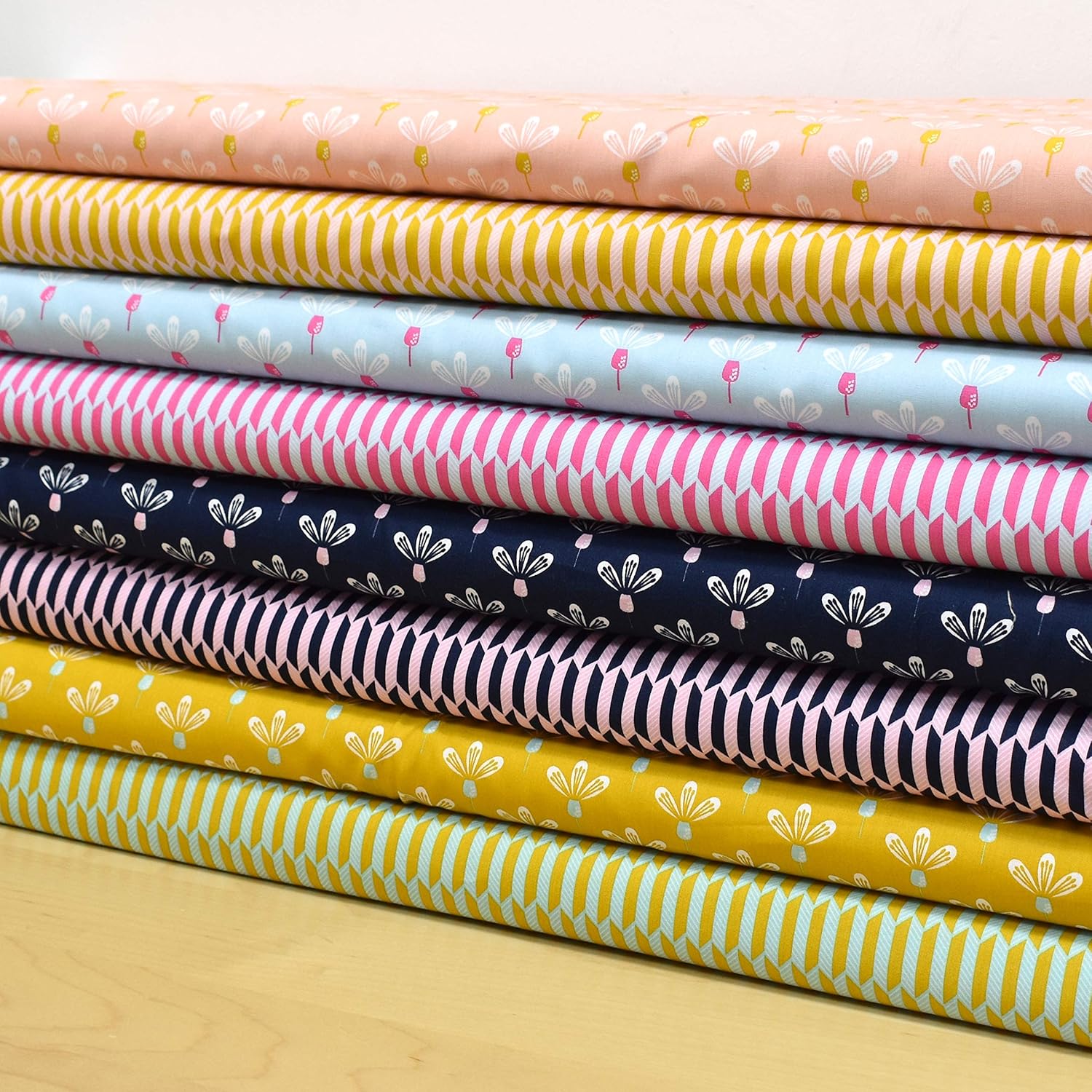 MAGAM-Stoffe Lene Frühlingsgefühle Kinder Baumwollstoff Oeko-Tex Meterware 50cm (Rauten-Pfeile rosa dunkelblau)