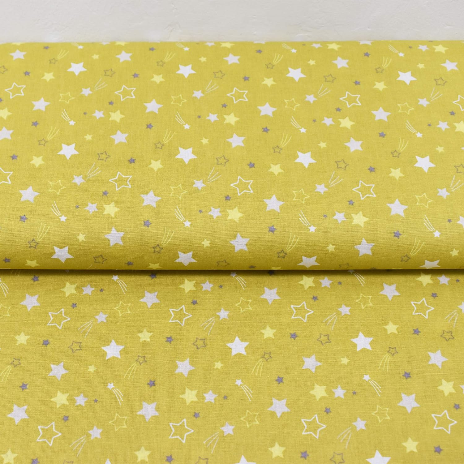 MAGAM-Stoffe Funkelnde Sterne Baumwollstoff Oeko-Tex Meterware 50cm (02. Senf)