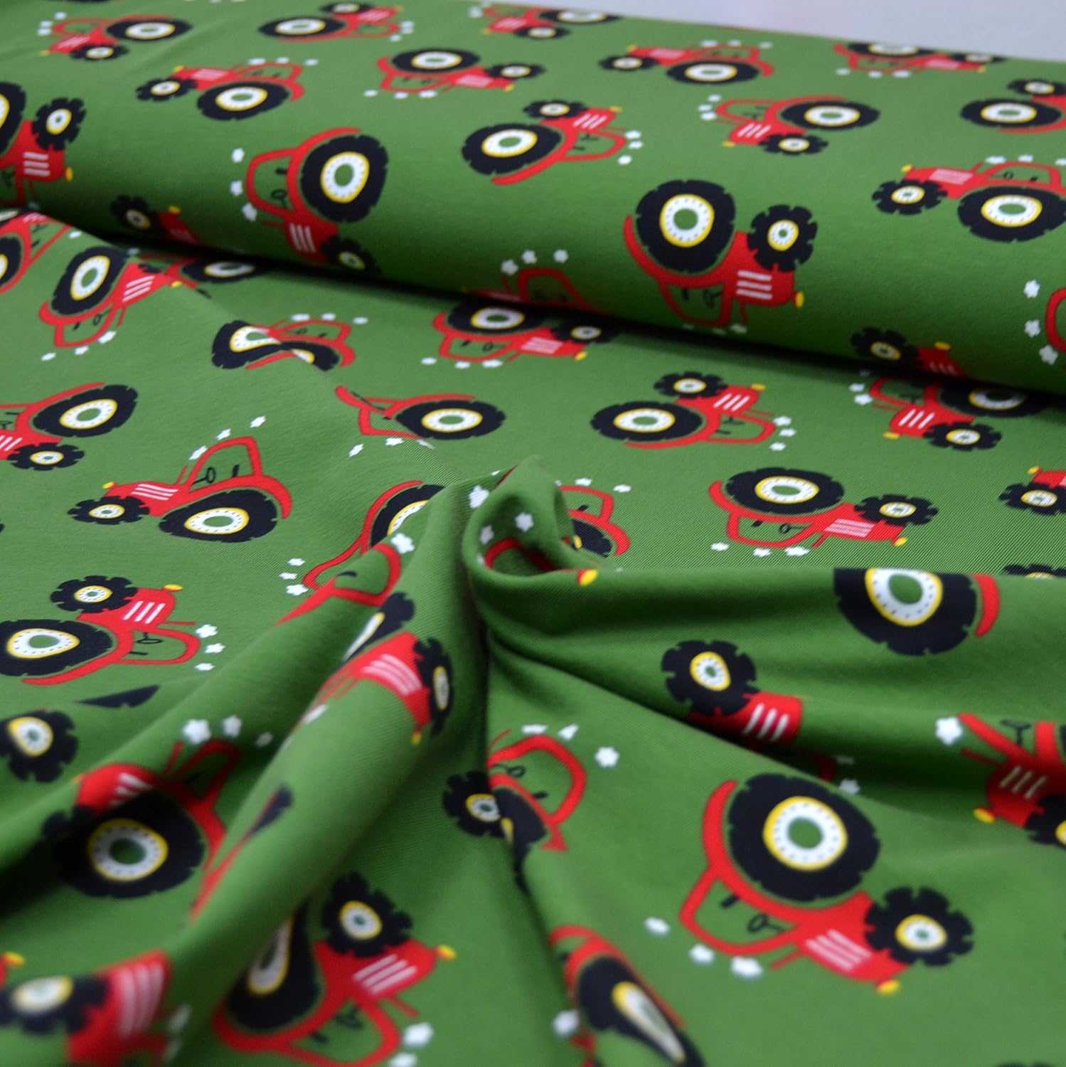 MAGAM-Stoffe Traktor Ben rot dunkelgrün Jersey Stoff Oeko-Tex Meterware 50cm