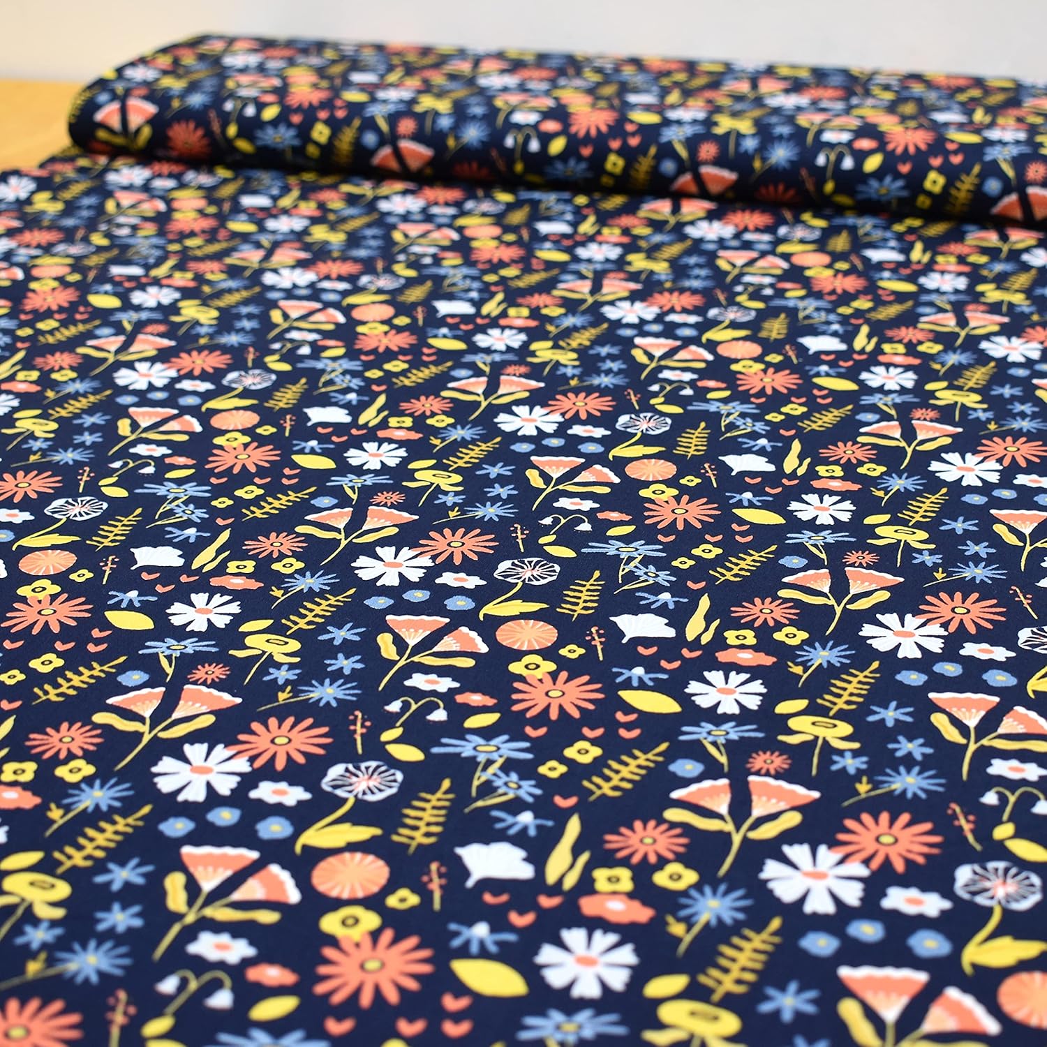 MAGAM-Stoffe Gerda Blumen Kinder Baumwollstoff Oeko-Tex Meterware 50cm (Dunkelblau)