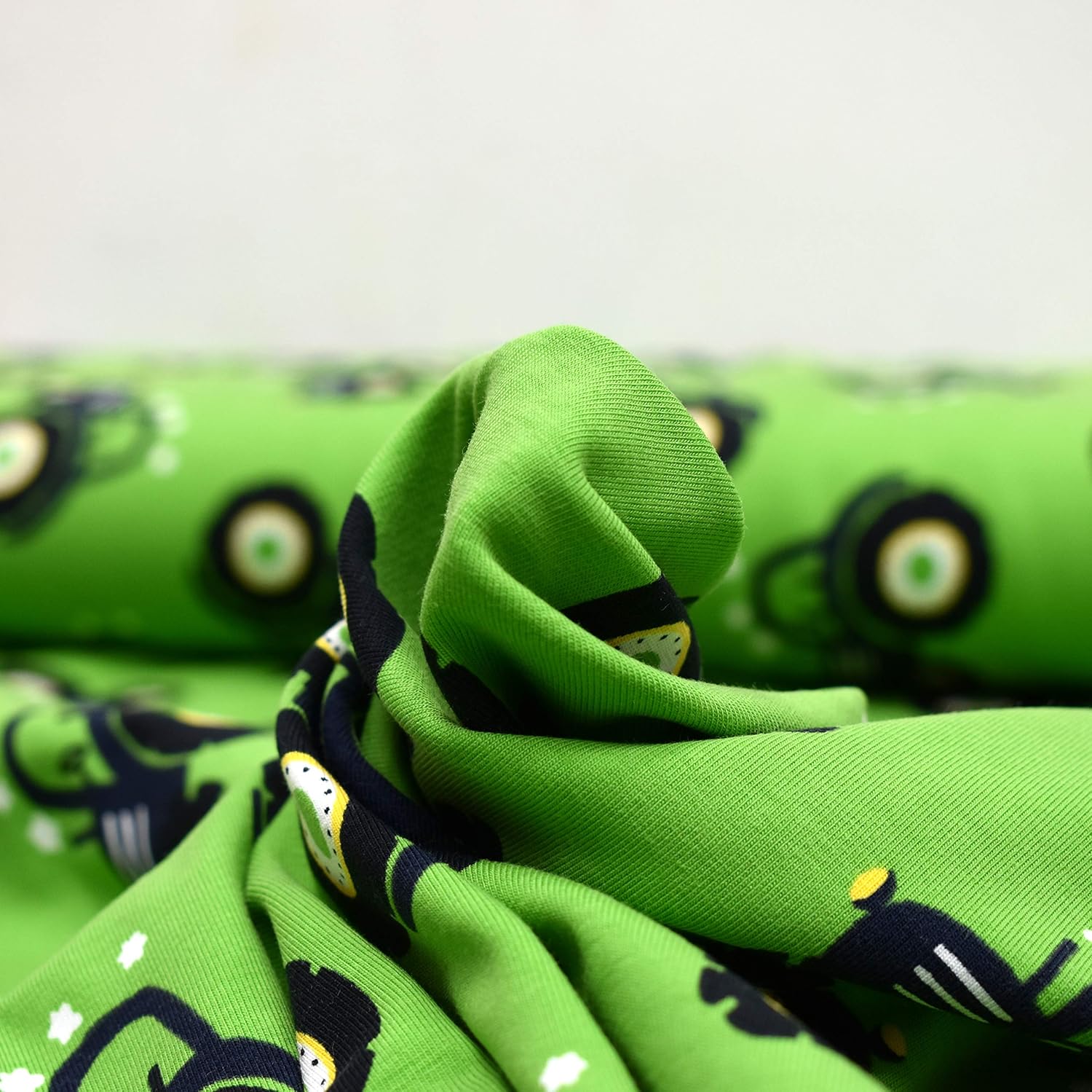 MAGAM-Stoffe Traktor Ben kiwi-grün Jersey Stoff Oeko-Tex Meterware 50cm