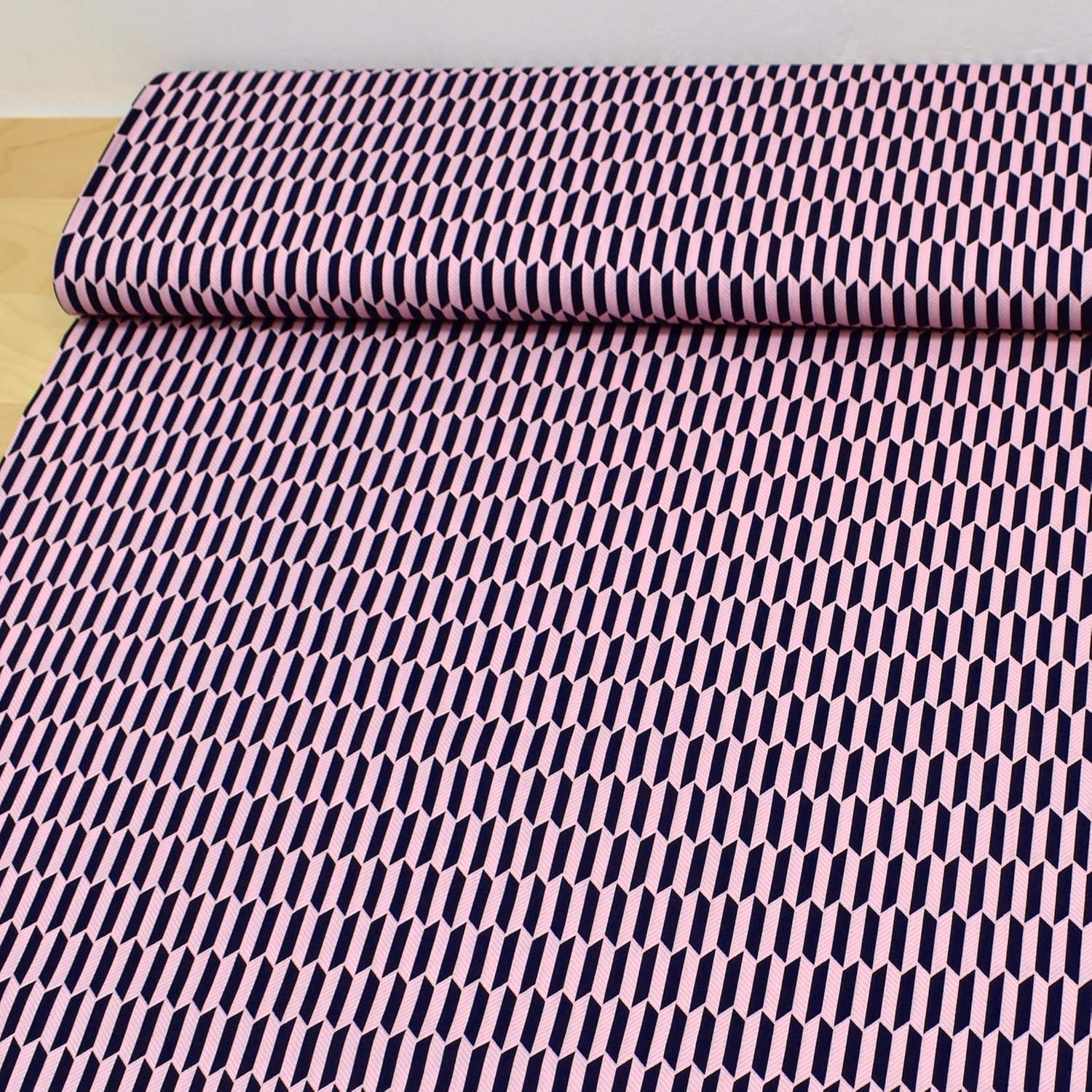 MAGAM-Stoffe Lene Frühlingsgefühle Kinder Baumwollstoff Oeko-Tex Meterware 50cm (Rauten-Pfeile rosa dunkelblau)