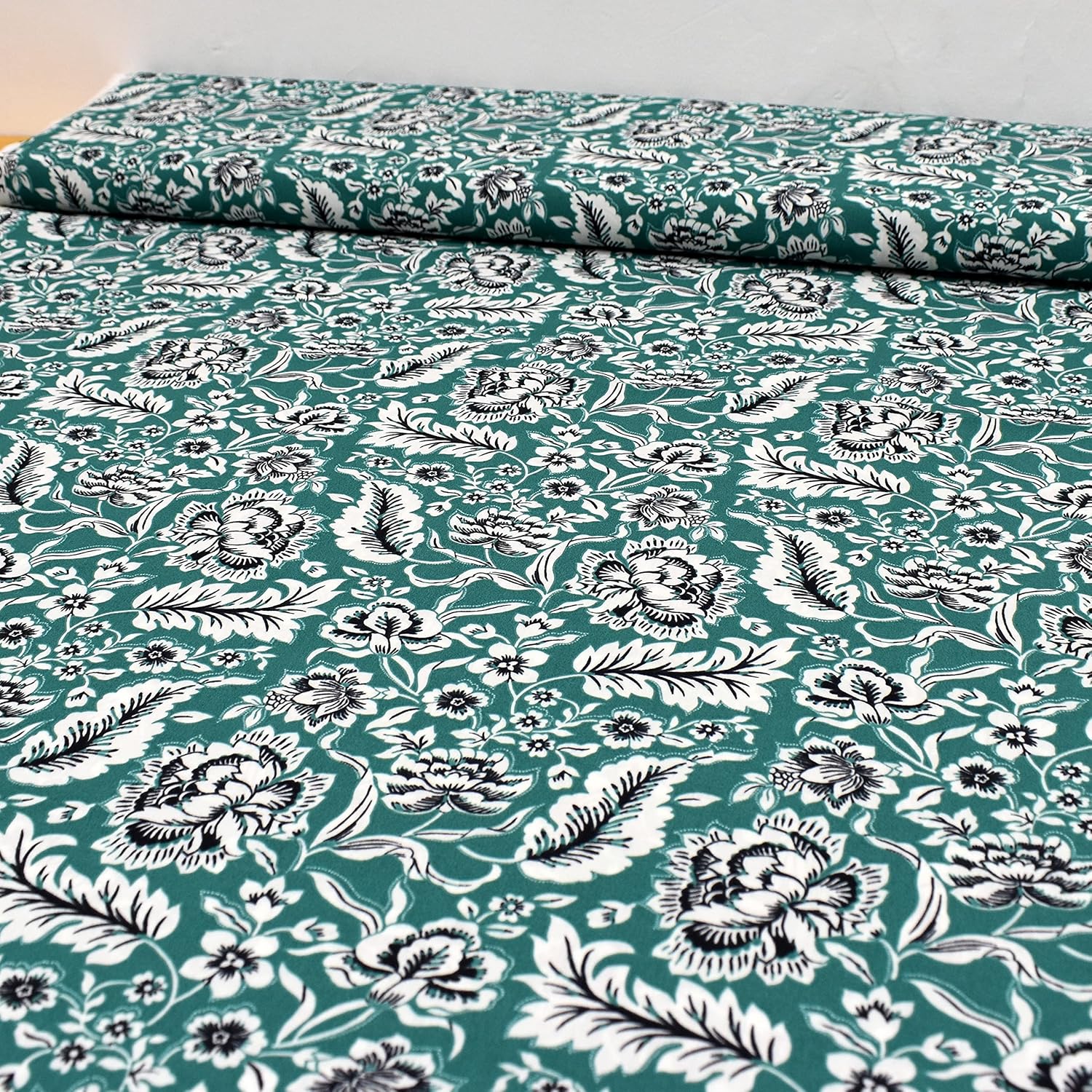 MAGAM-Stoffe Leyla Blumen Orient Baumwollstoff Meterware 50cm (Mint Grün)