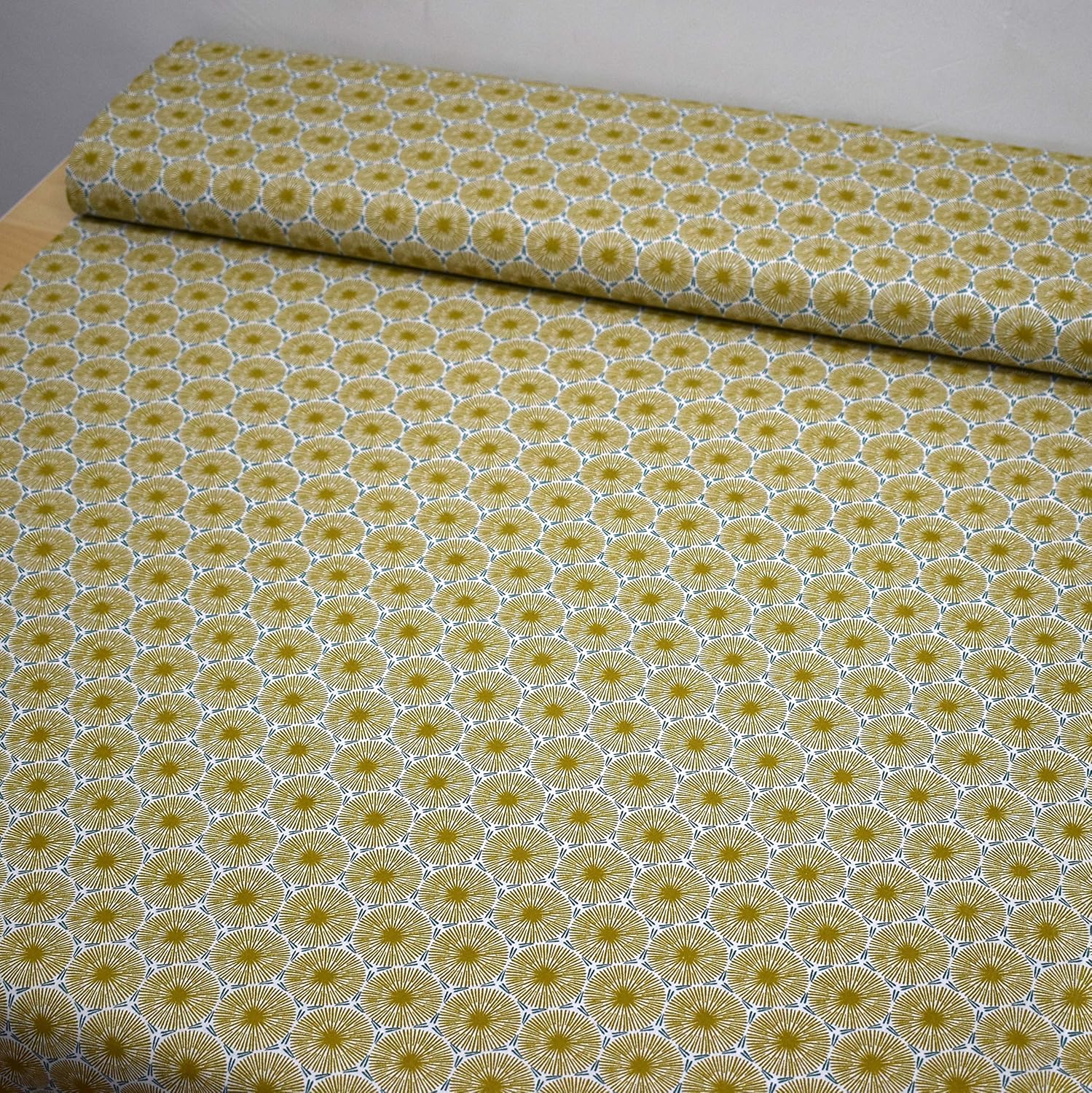 MAGAM-Stoffe Prag Pusteblume Baumwollstoff Oeko-Tex Meterware 50cm (Gold)