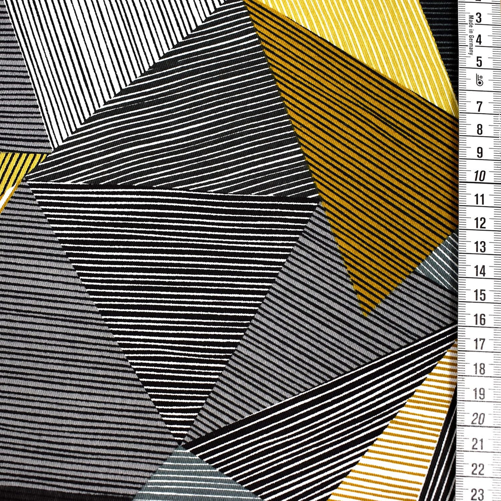 MAGAM-Stoffe Helsinki Dreiecke Muster Kinder Baumwollstoff Oeko-Tex Meterware 50cm (01. Gelb-Grau)